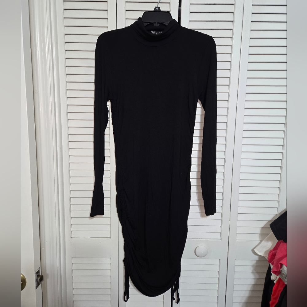 Forever 21 Women's L  Black Long Sleeve Dress